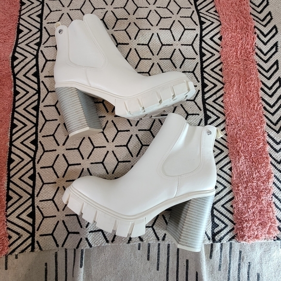 GBG KEONA IVORY CHUNKY PLATFORM BOOTS, SZ 8.5 - Picture 10 of 16
